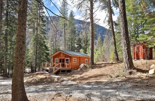 Leavenworth Cabin | Discover Adventure: Tiny Cabin Nestled in the Enchanting North Cascades