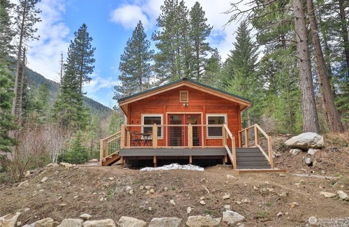 Leavenworth Cabin | Discover Adventure: Tiny Cabin Nestled in the Enchanting North Cascades