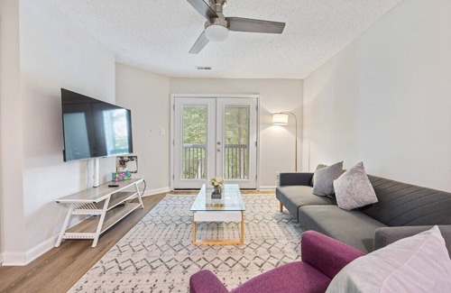 Carrboro Apartment | Discover an inviting apartment, just 5 mins from UNC & Franklin St