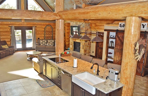 Marble Falls Cabin | Discover Bears Landing: Your Cozy Lakeside Getaway!