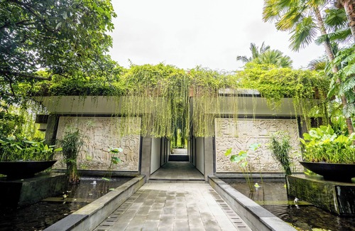 Melayang House | Discover Majestic Living: The Ultimate Getaway in a Former Royal Villa Estate