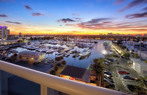 Central Beach House | Discover Paradise: Oceanfront Room, Pool, Near Vibrant Fort Lauderdale Beach