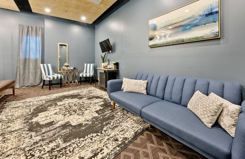 Middletown House | Discover Posh Boutique Hotel in Middletowns Torchlight Pass Revival District 302