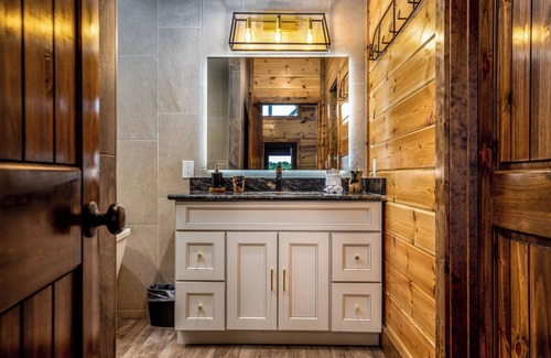 Broken Bow Cabin | Discover the Beauty of Crystal Lake Ranch Mansion in Broken BowEscape to your own private retreat. The Mansion at Crystal Lake Ranch is a 6,000 sq ft luxury lodge nestled on a secluded 6-acre estate with a private pond, horse pasture views