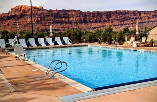 Moab House | Discover the Exceptional Close to Valley Shopping, Free Parking!