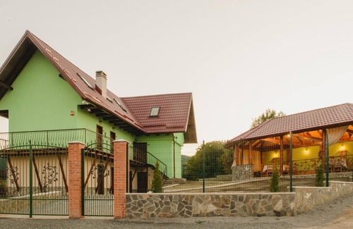 Apoldu de Sus Ski Chalet | Discover the peace and tranquility at Vineyard Chalet.
