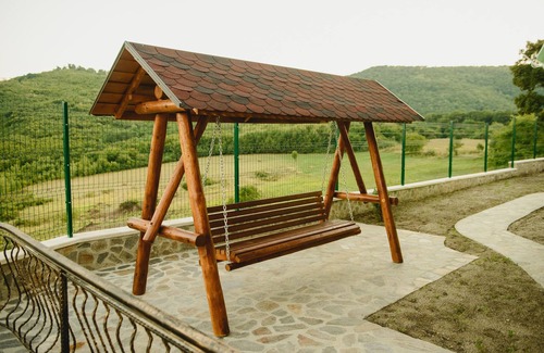 Apoldu de Sus Ski Chalet | Discover the peace and tranquility at Vineyard Chalet.
