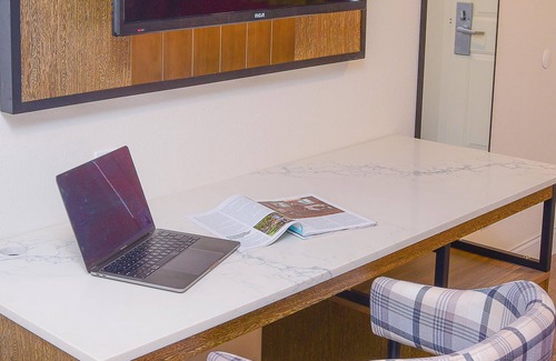 Willits House | Discover the Perfect Blend of Modern and Rustic Charm at The Woodrose in Willits