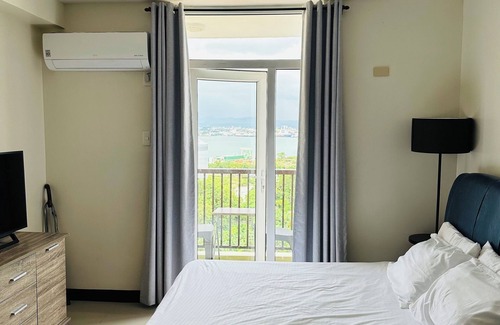 Lapu-Lapu Condo | Discover the Perfect Balance of Sunsets and Comfort in our Seaview Accommodation