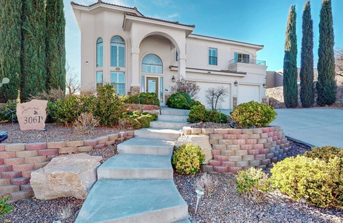 Las Cruces House | Discover the perfect blend of comfort in our upscale short-term rental
