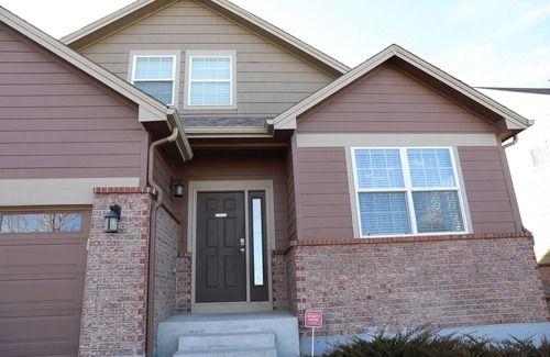 Dupont House | Discover wildlife at your fingertips! 3-Bedroom Vacation Home near Denver Zoo