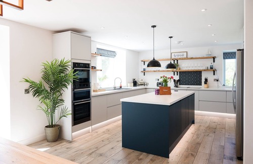 Gatehouse-of-Fleet Cottage | Disdow House - a house that sleeps 11 guests in 5 bedrooms