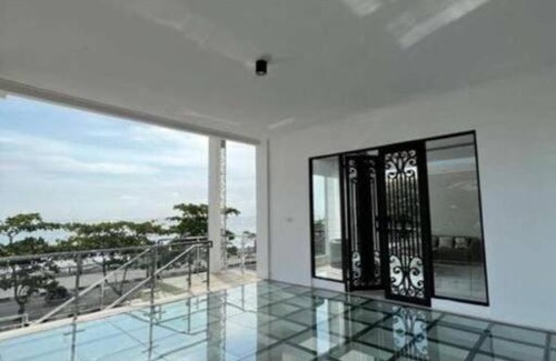 Padang House | Disewakan Rumah 3 Lantai View Laut