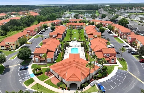 Bellavida House | Disney 4BR Townhome/2 Masters/Gated Resort w/Heated Pools & Splash Pad