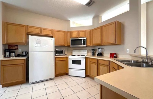 Haines City House | Disney Hideaway Villa Sleeps 9, 4Bd Home with Pool