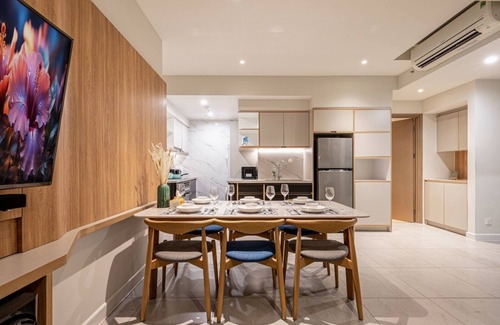 District 1 Apartment | Dist 1 Spacious 3-bedroom apartment with Pool and Gym in Saigon