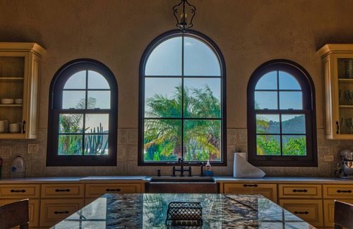 Ditleff Point Villa | Ditleff Beach House~New 2025 Beachfront Estate~Gated~Welcome Dinner on Arrival