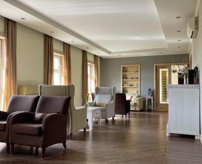 Komarno House | Divá Kačica Restaurant & Pansion
