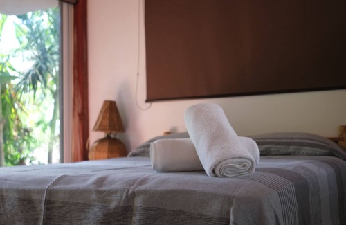 Los Tamarindos House | Divine cabin, 1 minute to beach, AC included