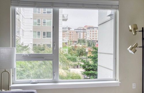 Northeast Bellevue Apartment | Divine Redmond Jr 1BR w/BBQ & Gym, nr Shopping, by Blueground