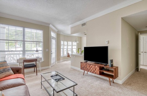 Waltham Apartment | Divine Waltham 1BR w/Gym & Laundry, nr Shops & Groceries, by Blueground