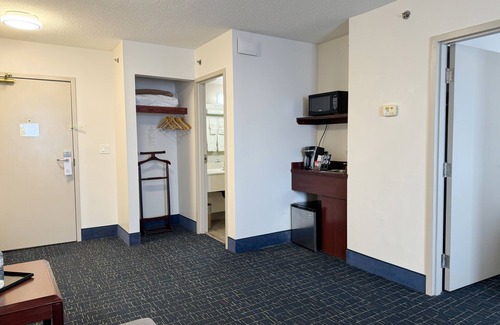 Calgary Hotel | Divya Sutra Plaza and Conference Centre Calgary Airport