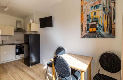 Halle Apartment | DKN - Ihr Zuhause auf Zeit in Halle - Vollmöbliert - Waschmaschine - Wlan - Nähe S-Bahn