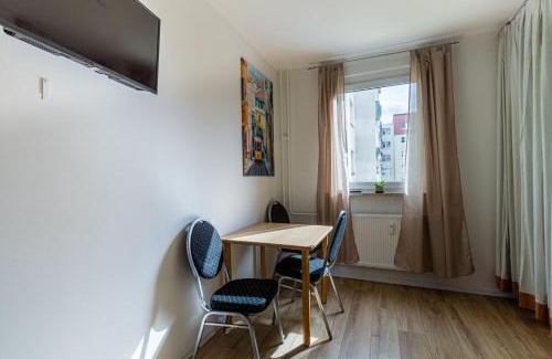 Halle Apartment | DKN - Ihr Zuhause auf Zeit in Halle - Vollmöbliert - Waschmaschine - Wlan - Nähe S-Bahn