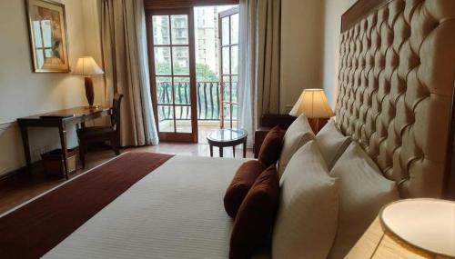 Gurugram Hotel | DLF Club 4