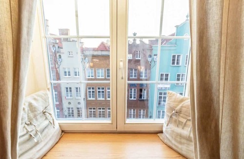Old Town Apartment | Długa 79/80 | Large Apartment on the Gdańsk Market