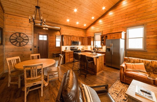 Preston House | DMR Cabin 2 | Two-Level | Max Capacity 11