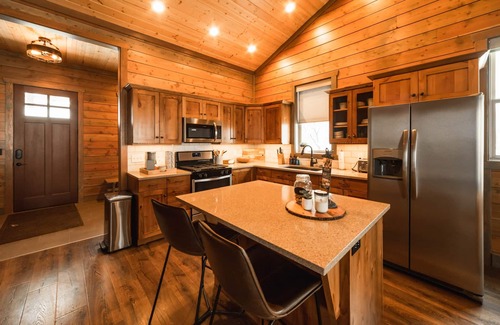 Preston House | DMR Cabin 2 | Two-Level | Max Capacity 11