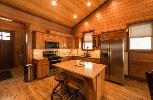 Preston House | DMR Cabin 6 | Two-Level | Game Room | Max Capacity 14