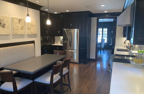 Shorewood House | DNC: Remodeled English Tudor 1 block from Lake Michigan & minutes from downtown