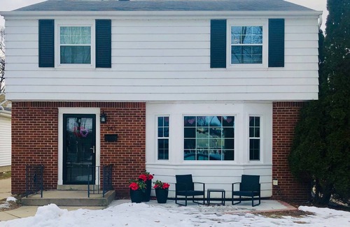 Whitefish Bay House | DNC? Stay at our Charming Home in Whitefish Bay! 10-15min to Downtown!