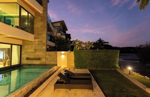 Chalong House | Do You Want Luxury Sea views With Beach Access ?