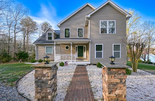 Huddleston House | Doc Side