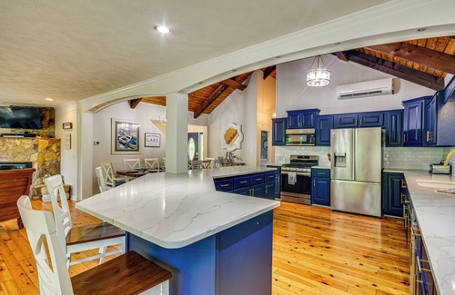 New London House | Dock & 2-Story Boat Slip: Badin Lake Cabin