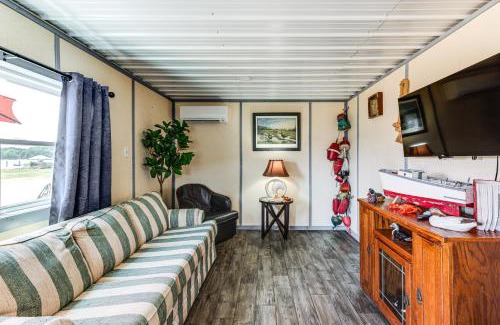 Avenue House | Dock Access Waterfront Cottage in Avenue!