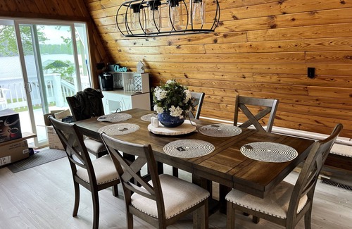 New London House | Dock Holiday - beautiful views on Badin Lake