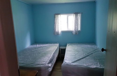 Cloyne Resort | Dock Side Cabin In North Frontenac