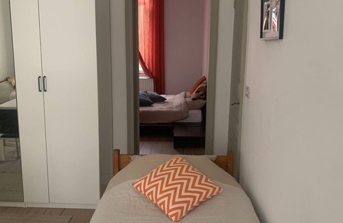 Ghent Bed & Breakfast | Dock Suites. Two bedroom gueststay with private bathroom and speed wifi.