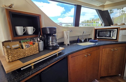 Waterfront Boat Rental | Dockside Boat & Bed Long Beach