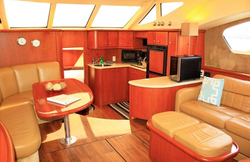 Waterfront Boat Rental | Dockside Boat & Bed Long Beach