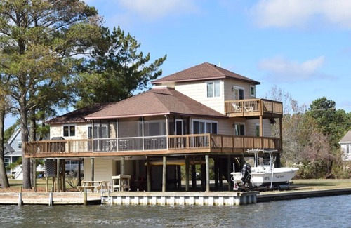 Deep Hole House | Dockside Dreams-Canal Front on Oyster Bay, Boat Dock