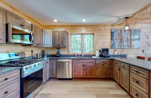 Carrabassett Valley Cabin | Dog-friendly cabin - Built in 2022!