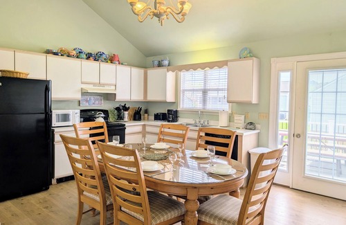 Clearwater House | Dog-Friendly 3BR Ranch with Deck & Community Pool – Clearwater, Bethany Beach