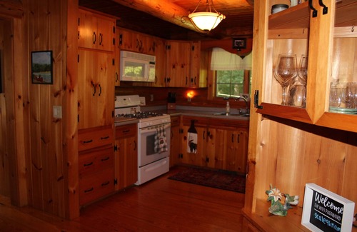 Brownfield Cabin | Dog-Friendly 5 Bedroom Log Cabin with Hot Tub in the Heart of Southern Maine