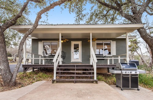 Spicewood House | Dog-friendly and spacious lake view house with W/D and private beach