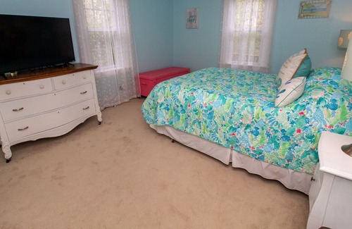 Michigan City Cottage | Dog Friendly Beach Cottage - Walk 800 ft. to Lake Michigan's Sheridan Beach